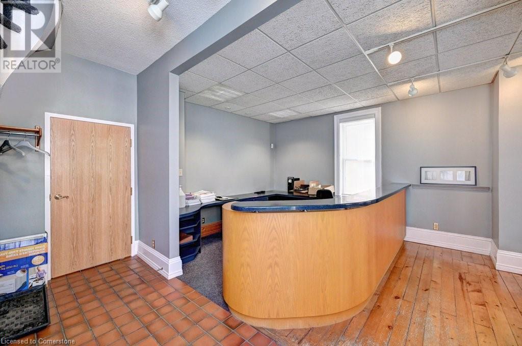 171 Victoria Street N Property Photo 9