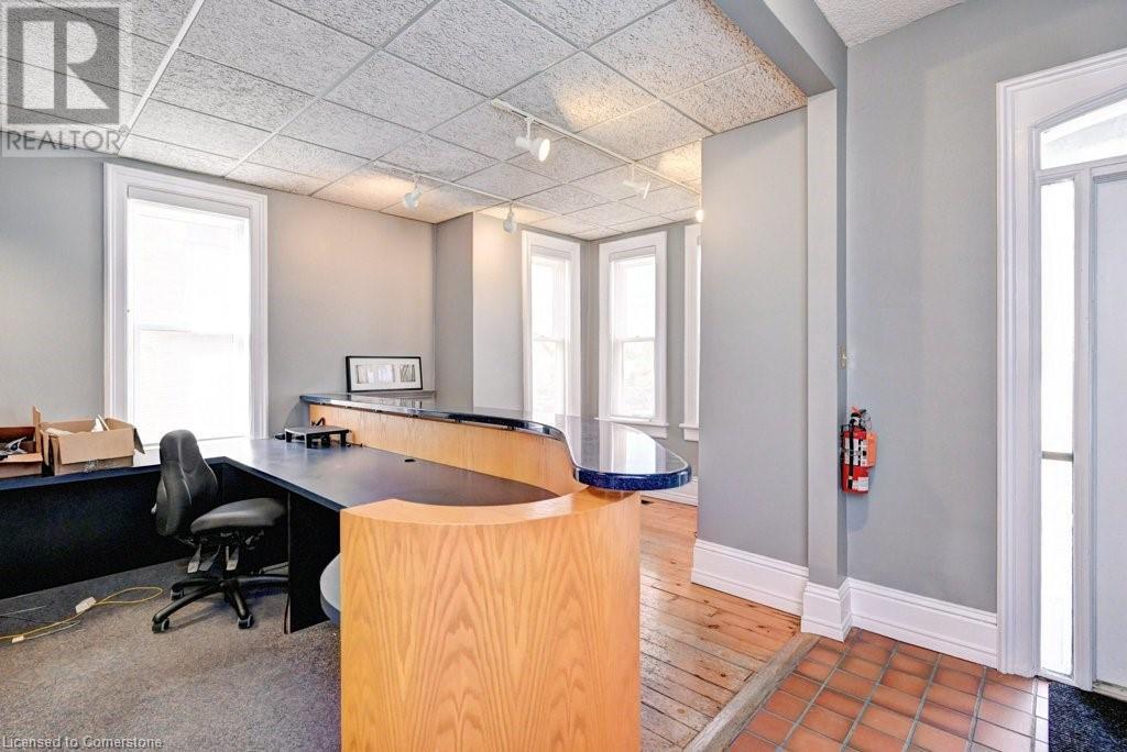171 Victoria Street N Property Photo 10