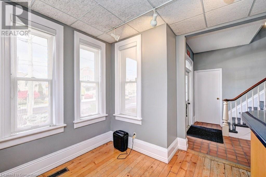171 Victoria Street N Property Photo 12