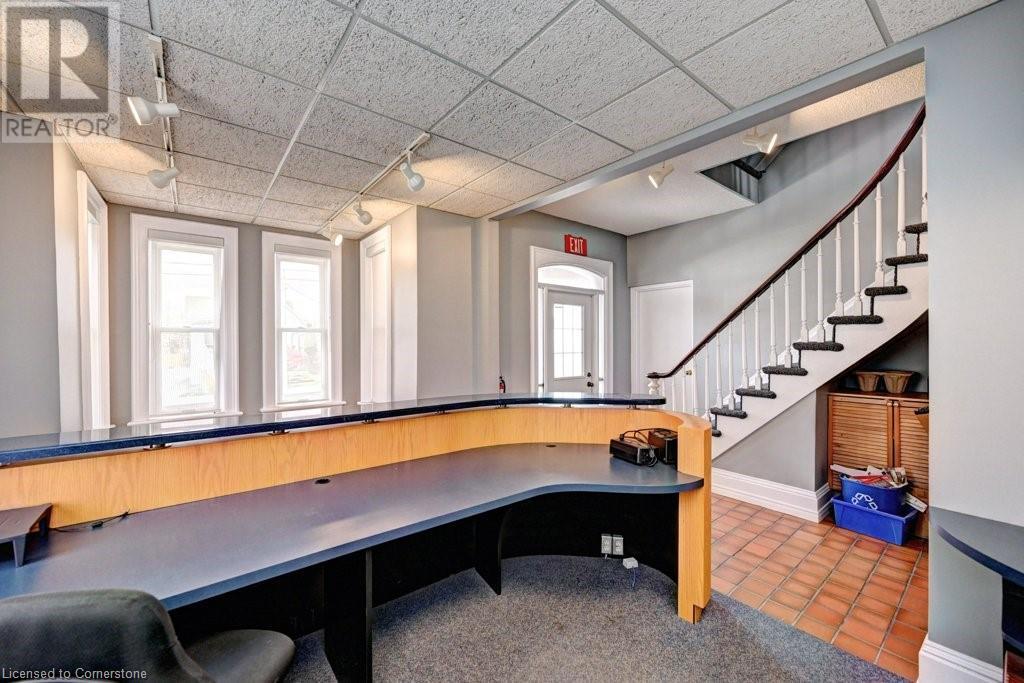 171 Victoria Street N Property Photo 14