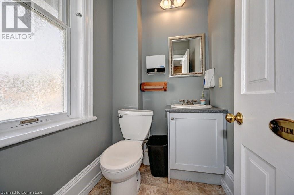 171 Victoria Street N Property Photo 17