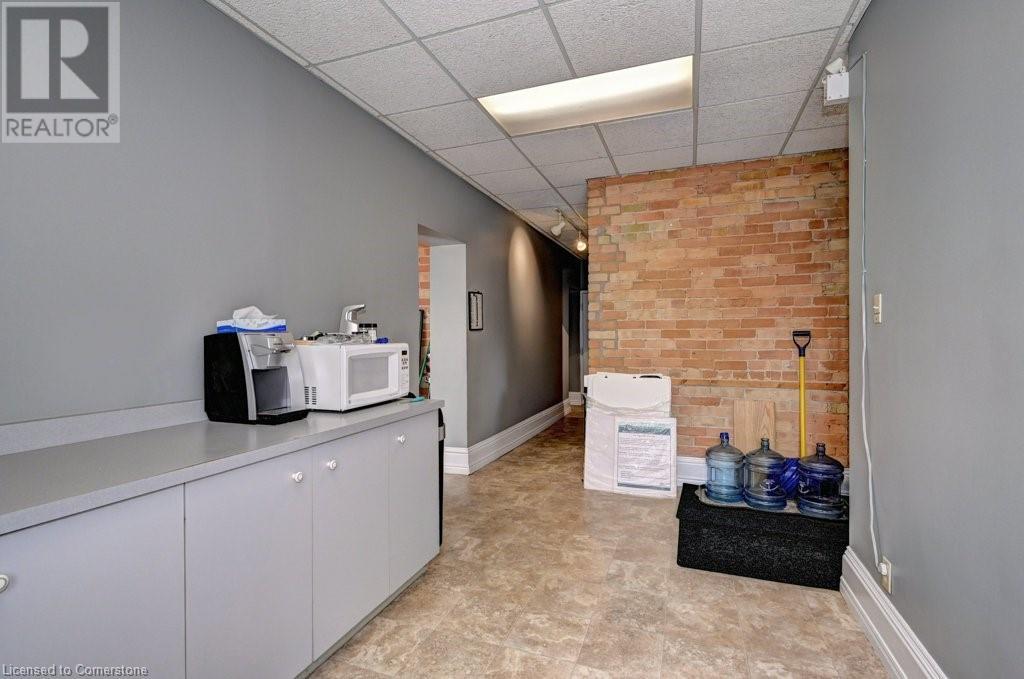 171 Victoria Street N Property Photo 18