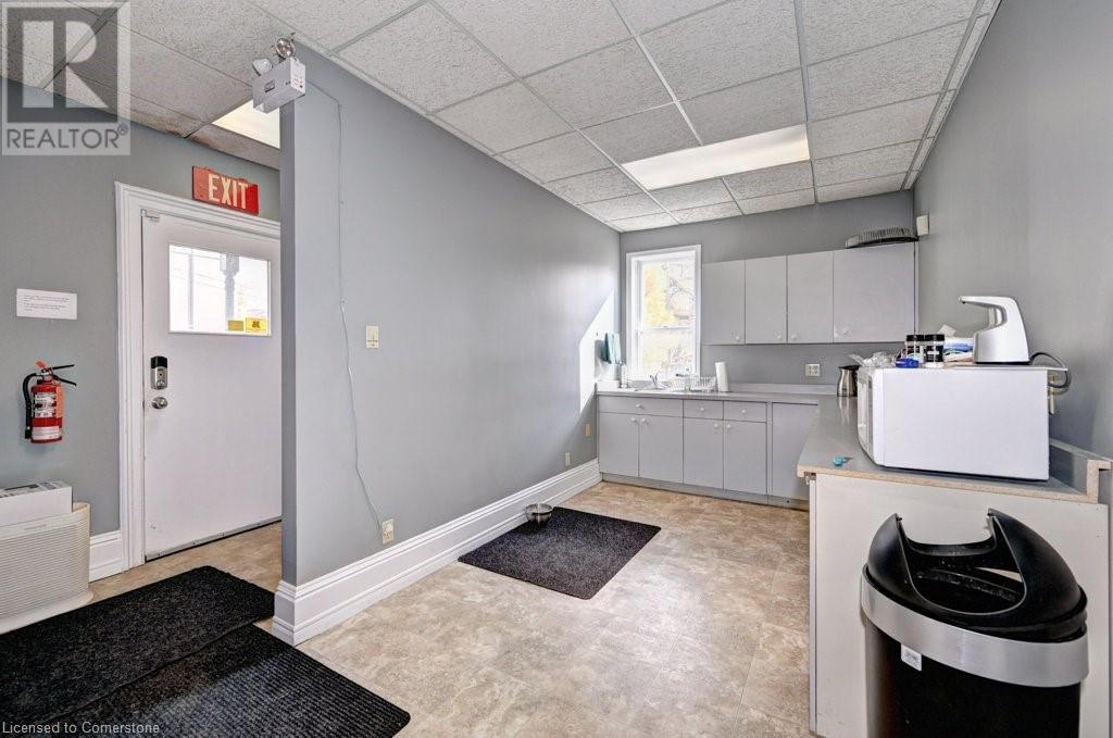 171 Victoria Street N Property Photo 19