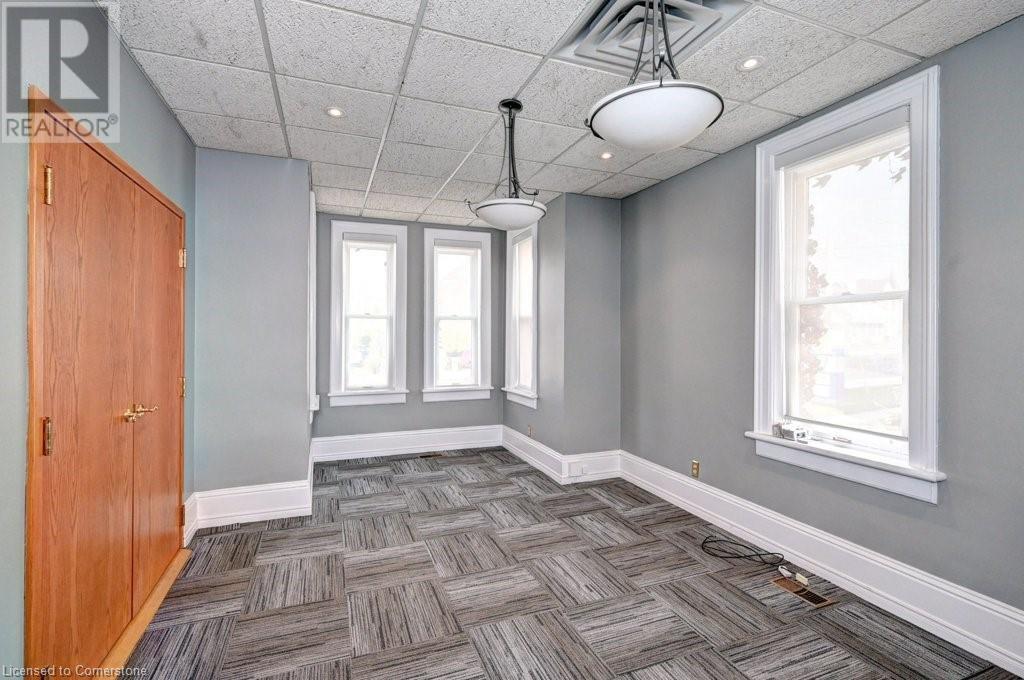 171 Victoria Street N Property Photo 25