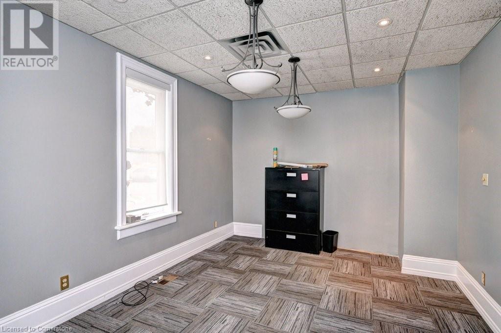 171 Victoria Street N Property Photo 26