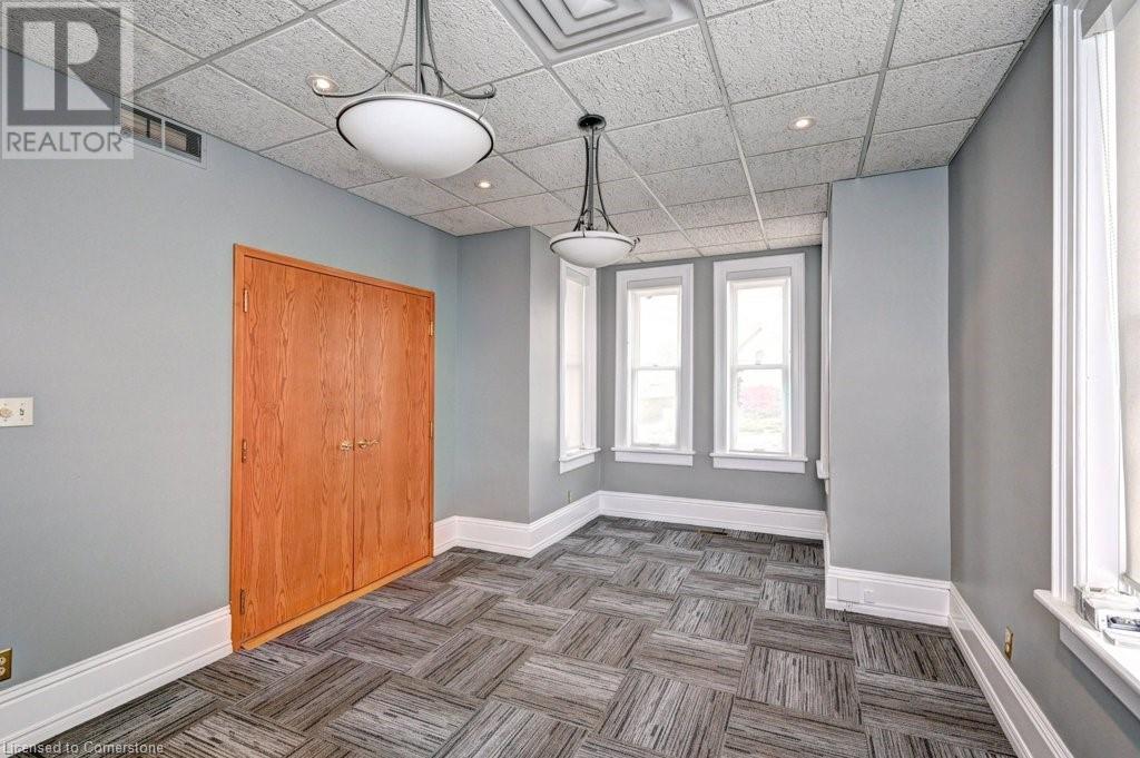 171 Victoria Street N Property Photo 27