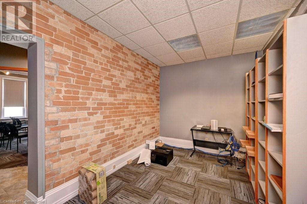 171 Victoria Street N Property Photo 30