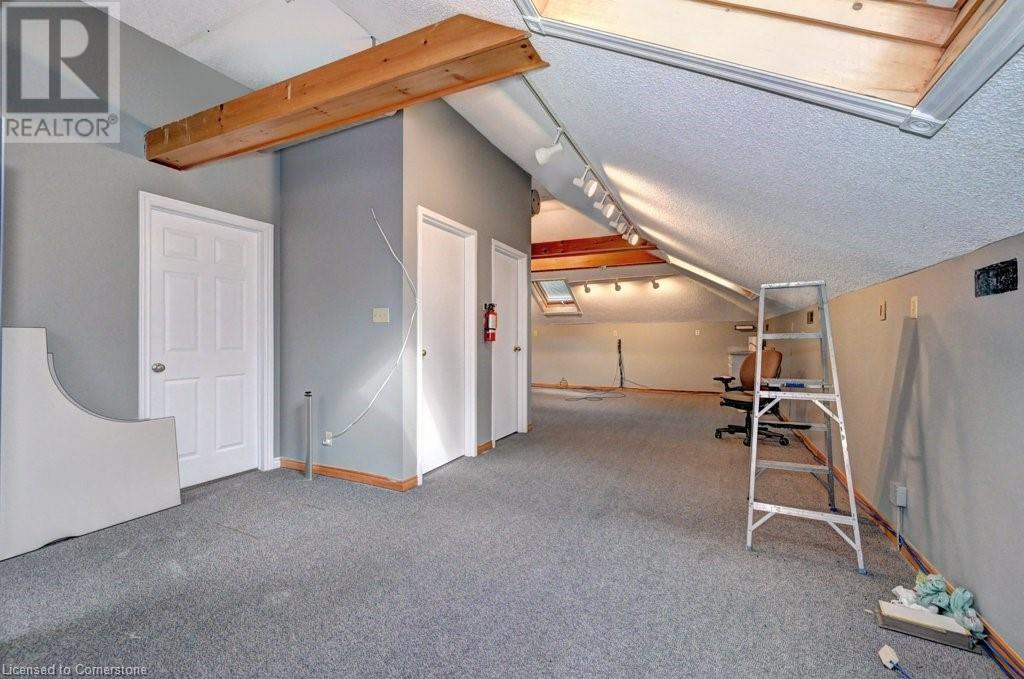 171 Victoria Street N Property Photo 34