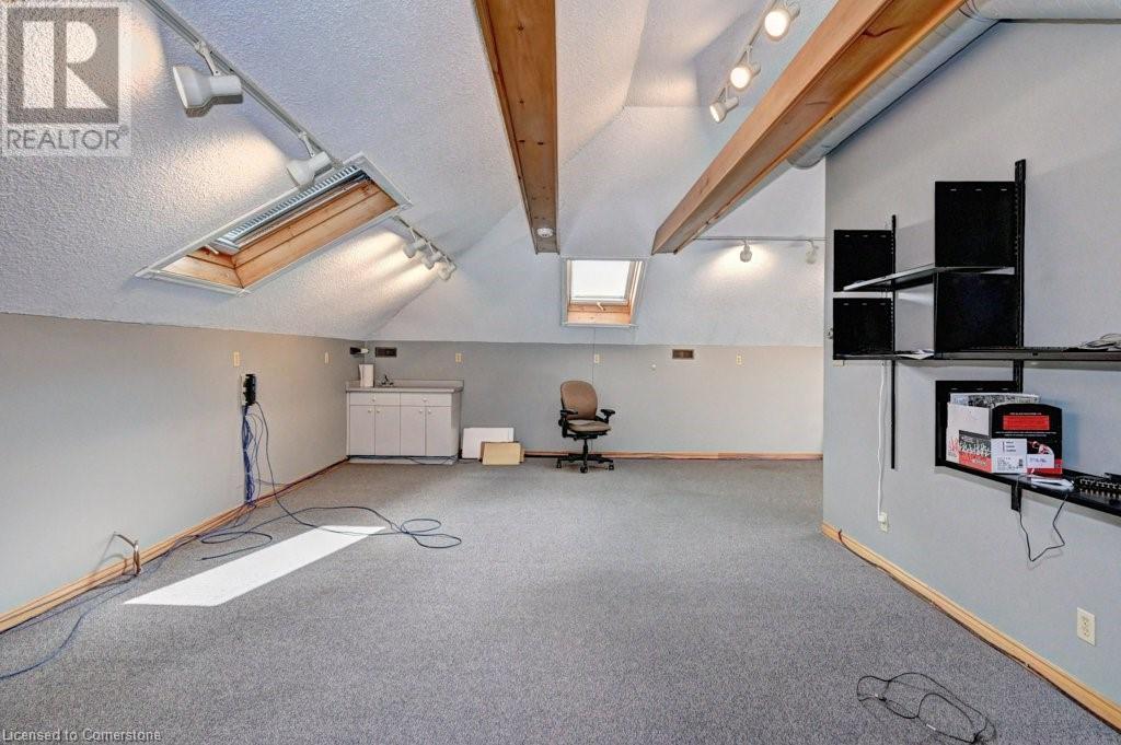 171 Victoria Street N Property Photo 36