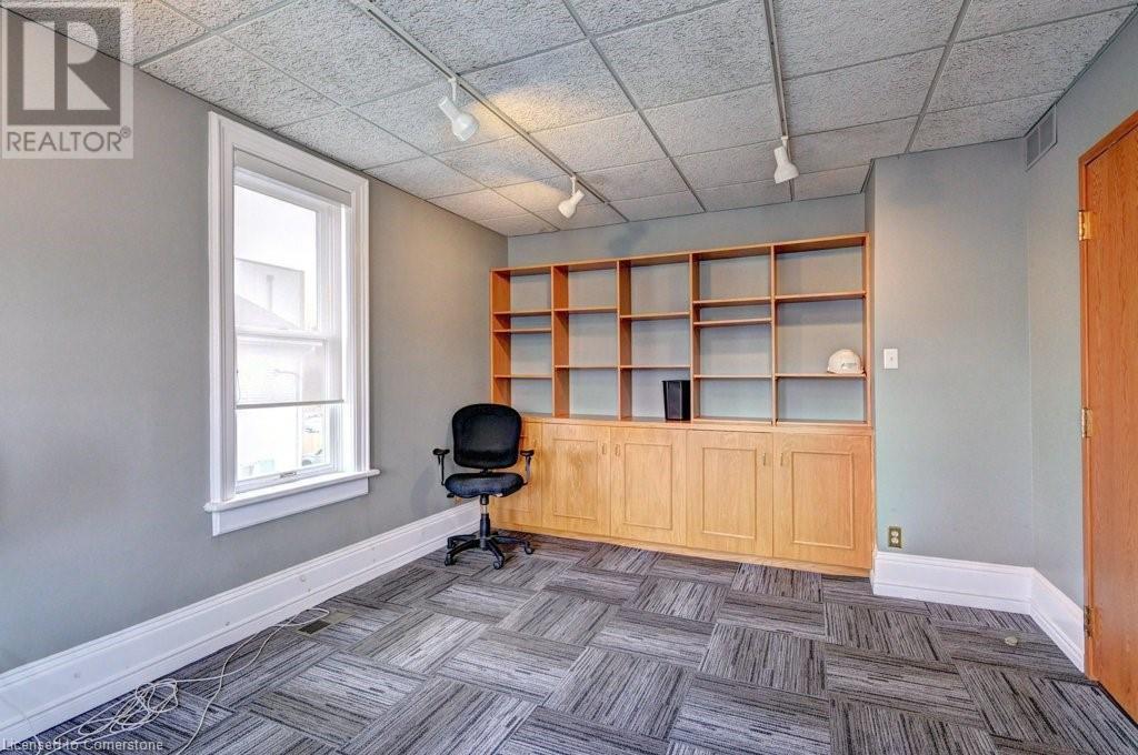 171 Victoria Street N Property Photo 42