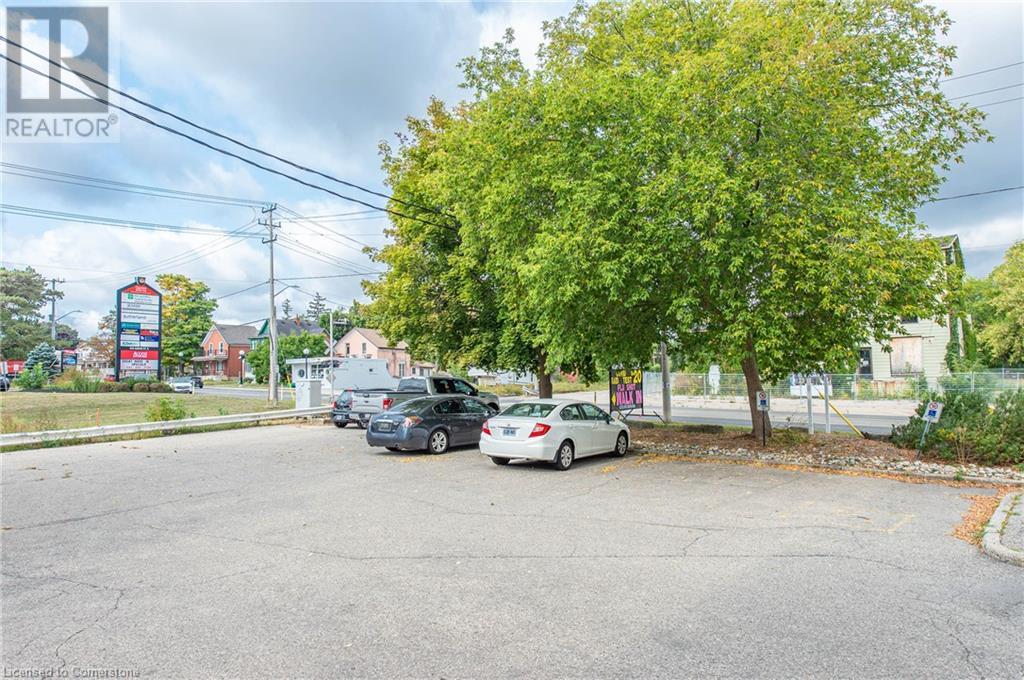 585 Queen Street S Property Photo 3
