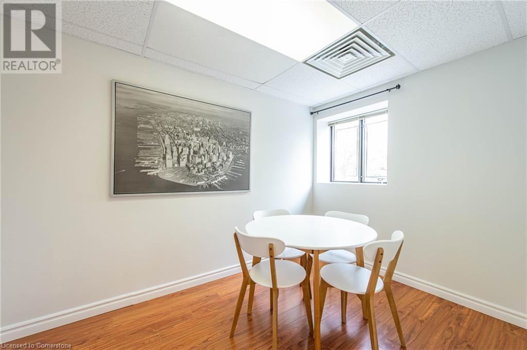585 Queen Street S Property Photo 15