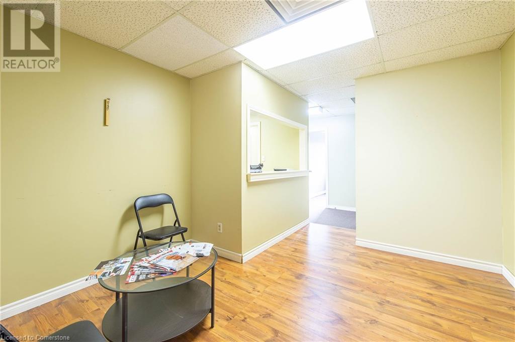 585 Queen Street S Property Photo 17