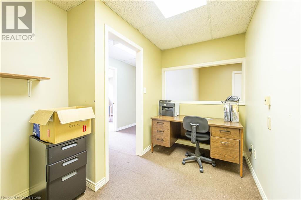 585 Queen Street S Property Photo 19