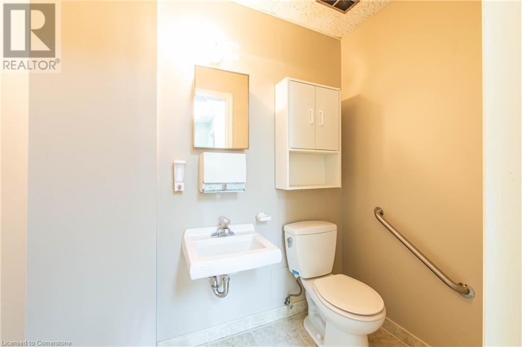585 Queen Street S Property Photo 24