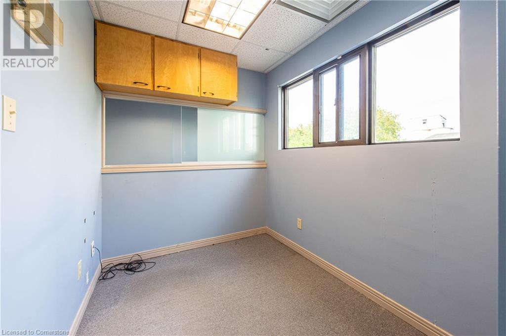 585 Queen Street S Property Photo 26