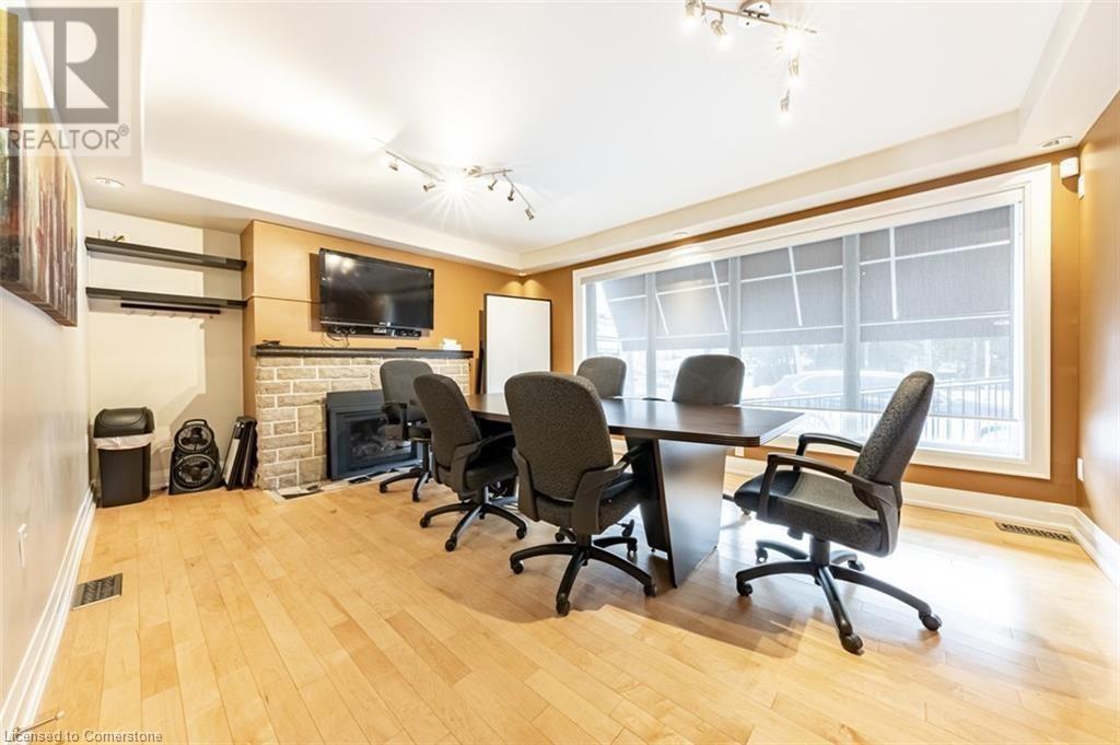 60 King Street Property Photo 3