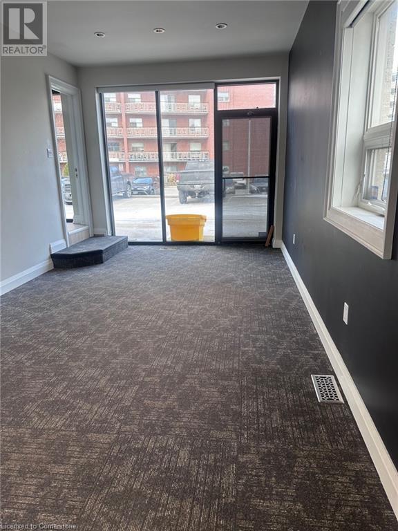 60 King Street Property Photo 6