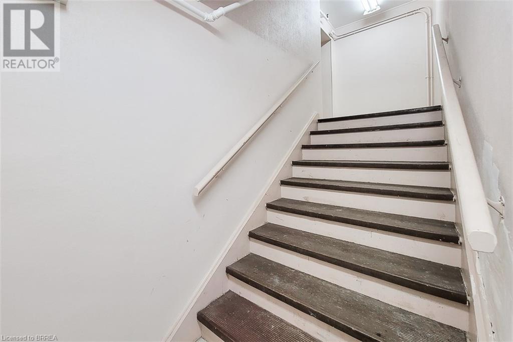 24 Norfolk Street N Property Photo 6