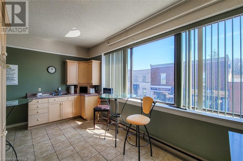 24 Norfolk Street N Property Photo 9