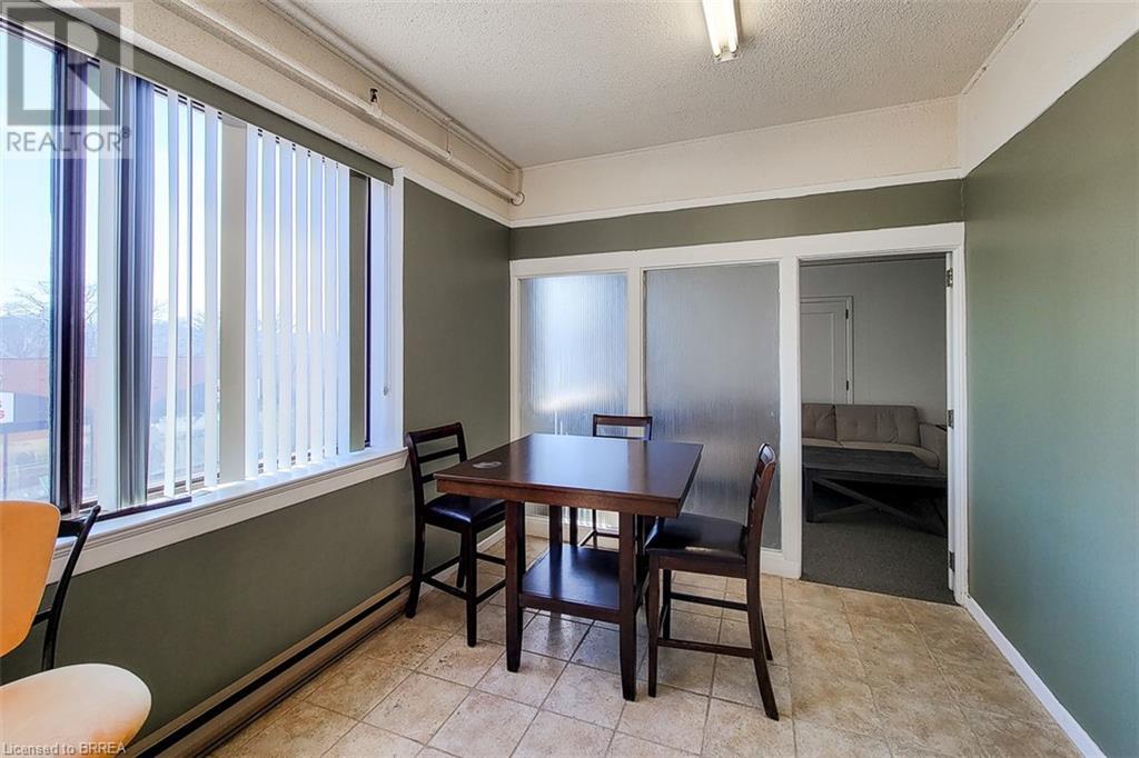 24 Norfolk Street N Property Photo 10