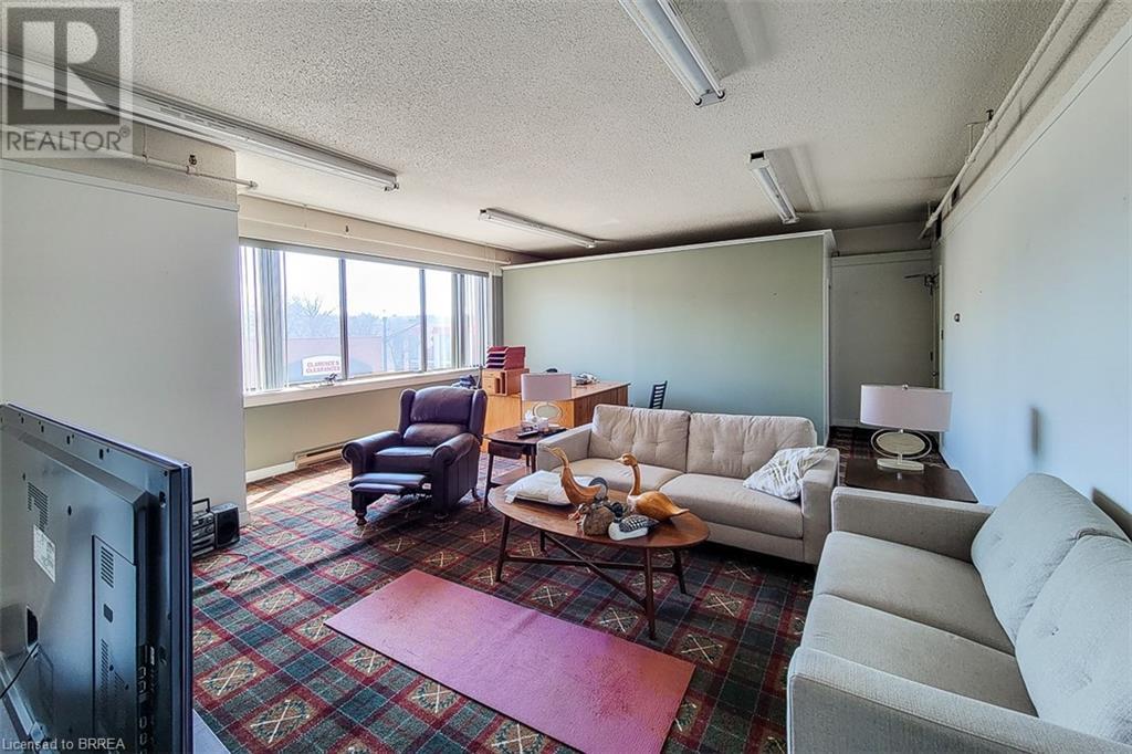 24 Norfolk Street N Property Photo 12