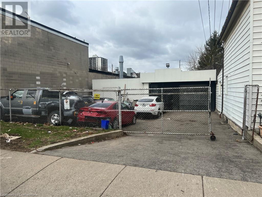243 Mary Street Property Photo 3