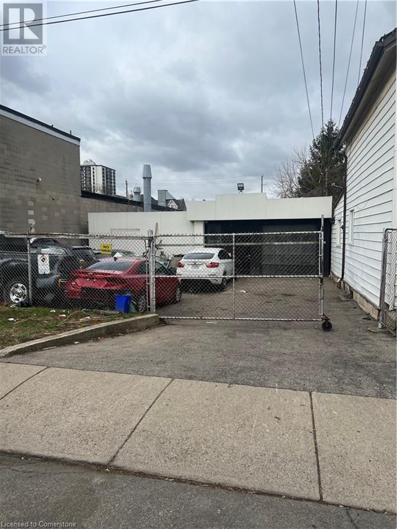243 Mary Street Property Photo 4