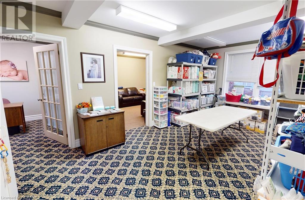 28 Wellington Street N Property Photo 4