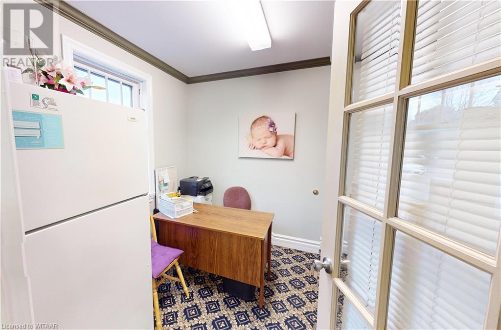 28 Wellington Street N Property Photo 6