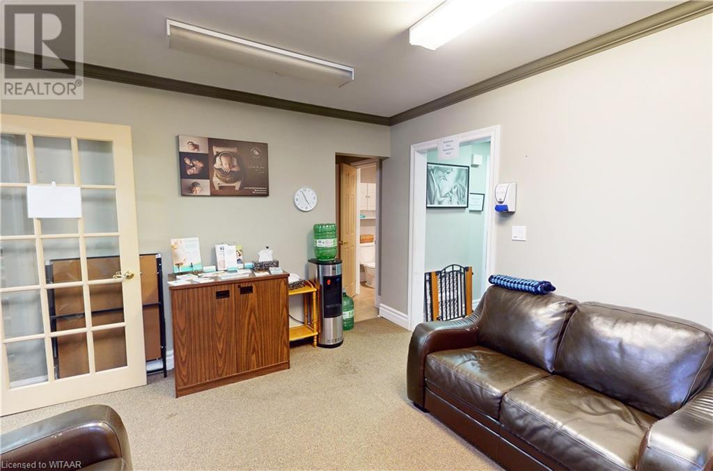 28 Wellington Street N Property Photo 7