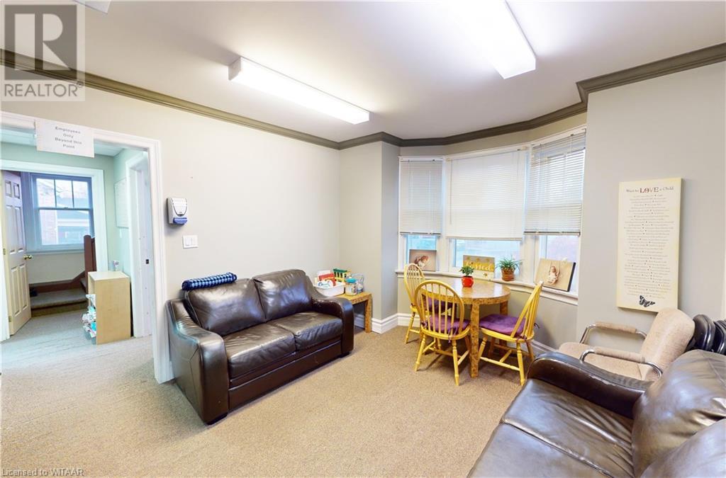 28 Wellington Street N Property Photo 8