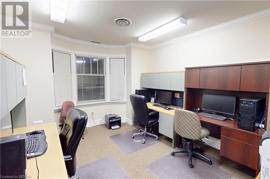 28 Wellington Street N Property Photo 16