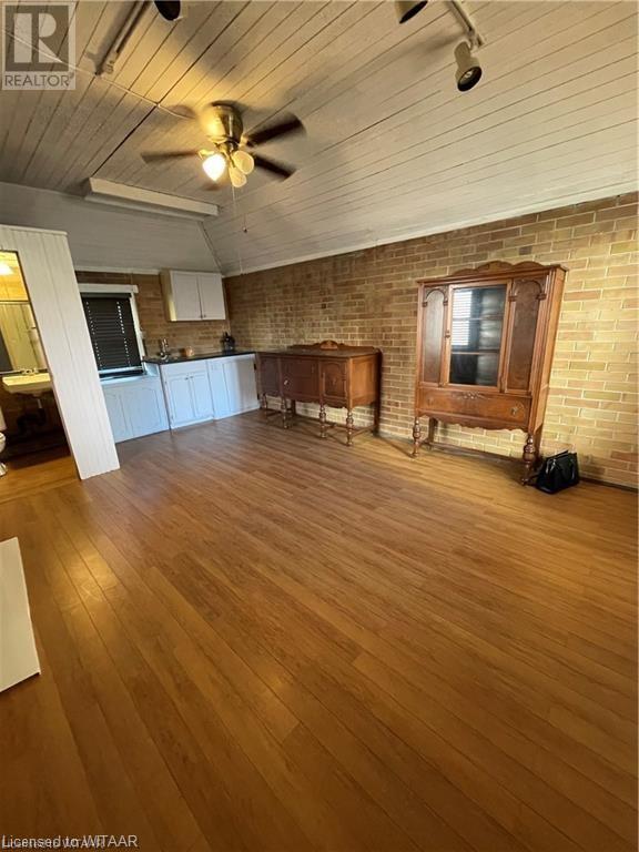 39 Norfolk Street N Property Photo 6