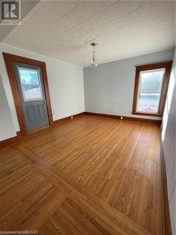 39 Norfolk Street N Property Photo 10