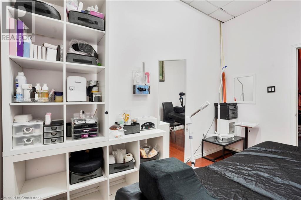 276 Parkdale Avenue N Property Photo 10
