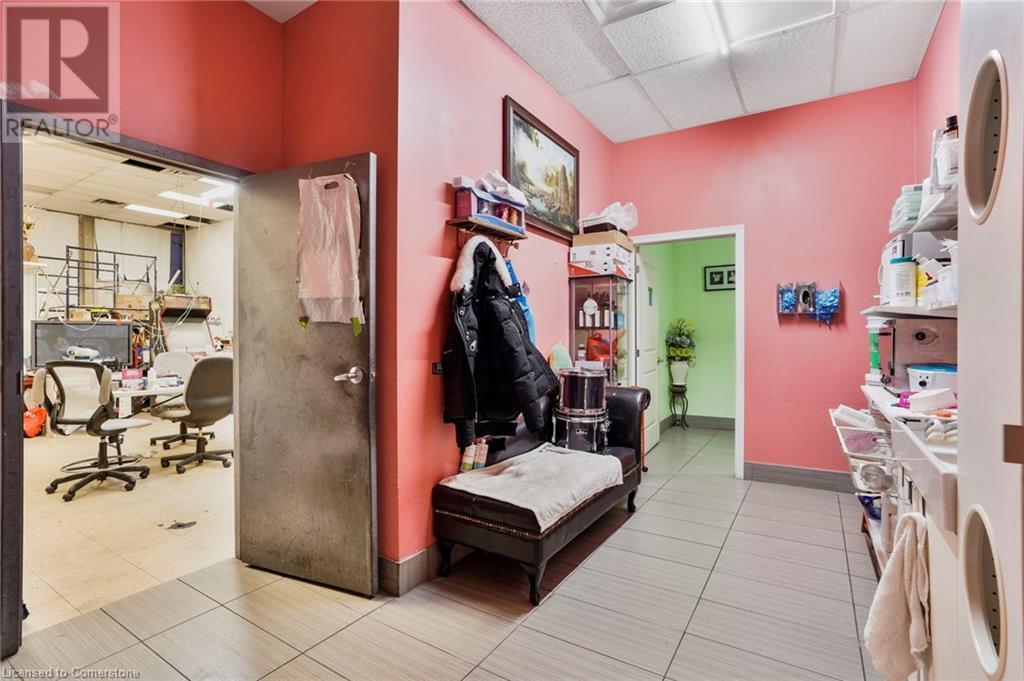 276 Parkdale Avenue N Property Photo 14