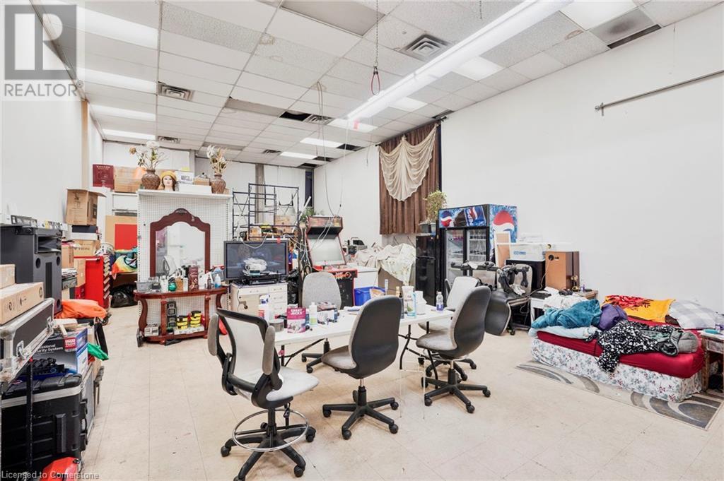 276 Parkdale Avenue N Property Photo 17