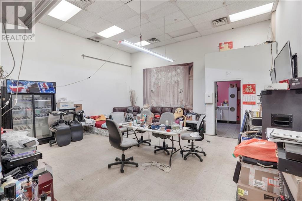 276 Parkdale Avenue N Property Photo 20