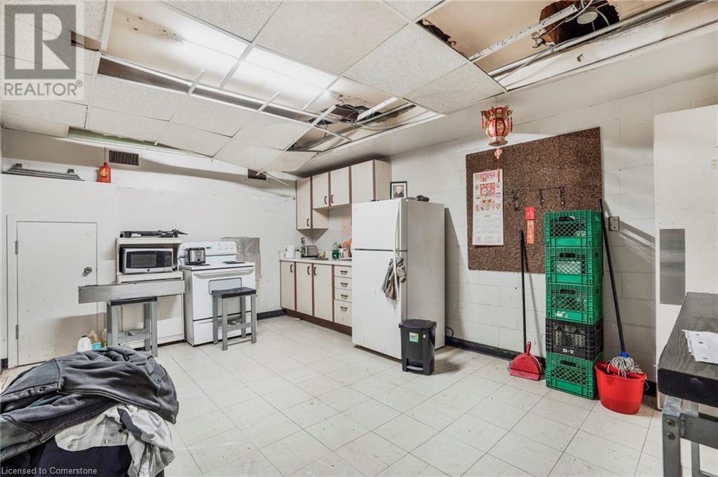 276 Parkdale Avenue N Property Photo 25