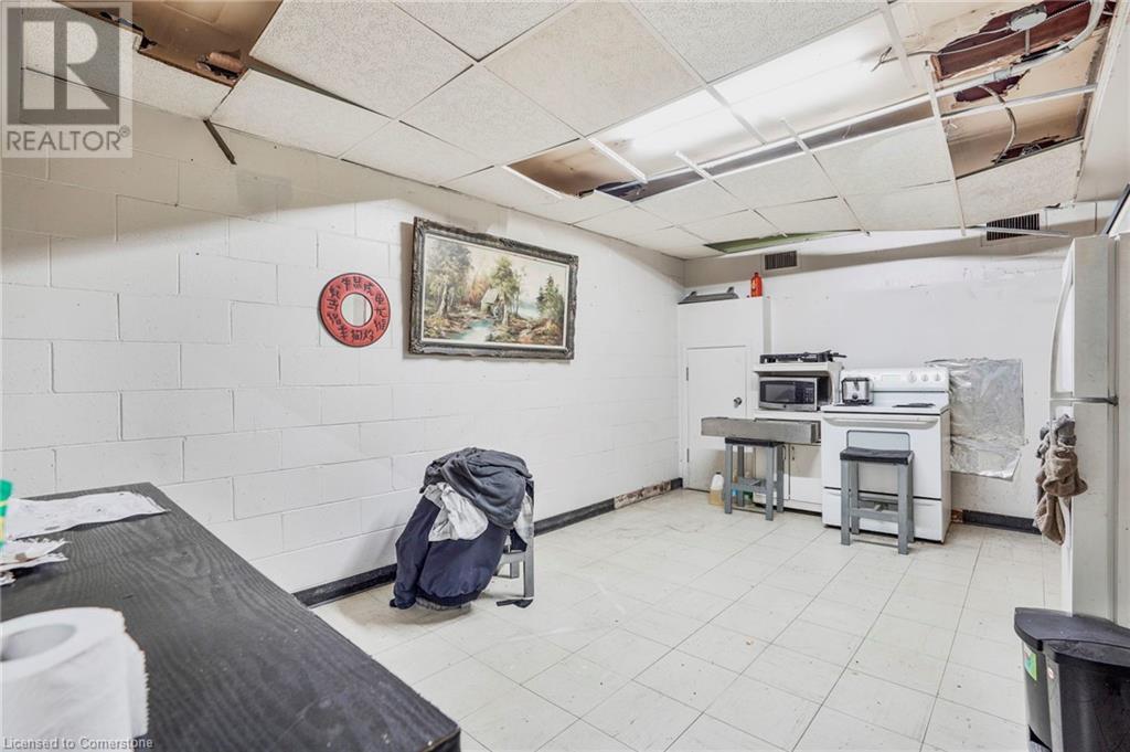 276 Parkdale Avenue N Property Photo 26