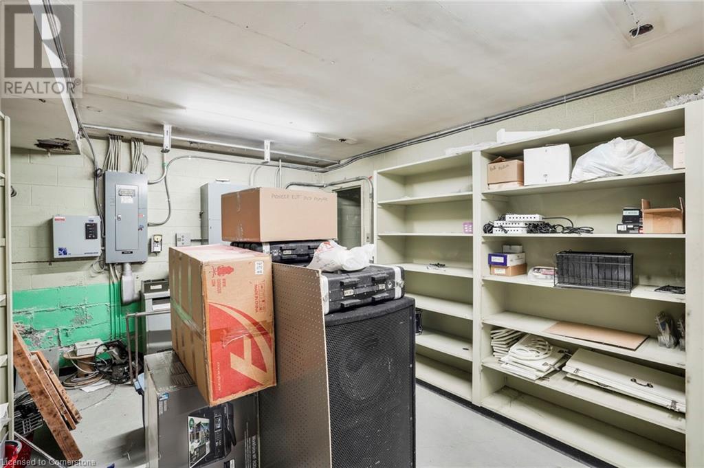 276 Parkdale Avenue N Property Photo 29