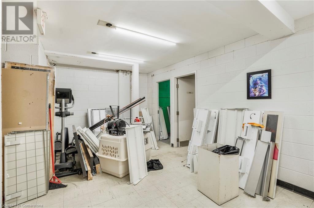 276 Parkdale Avenue N Property Photo 31