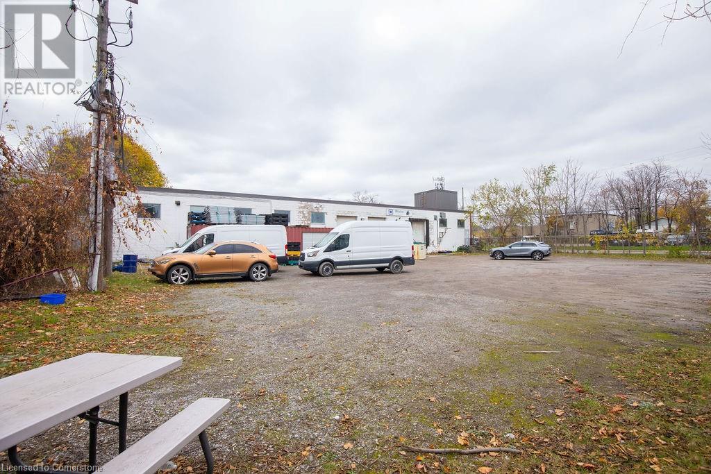 42 Niagara Street Property Photo 46