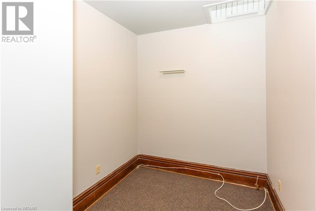 60 Wellington St N/s Street N Property Photo 21