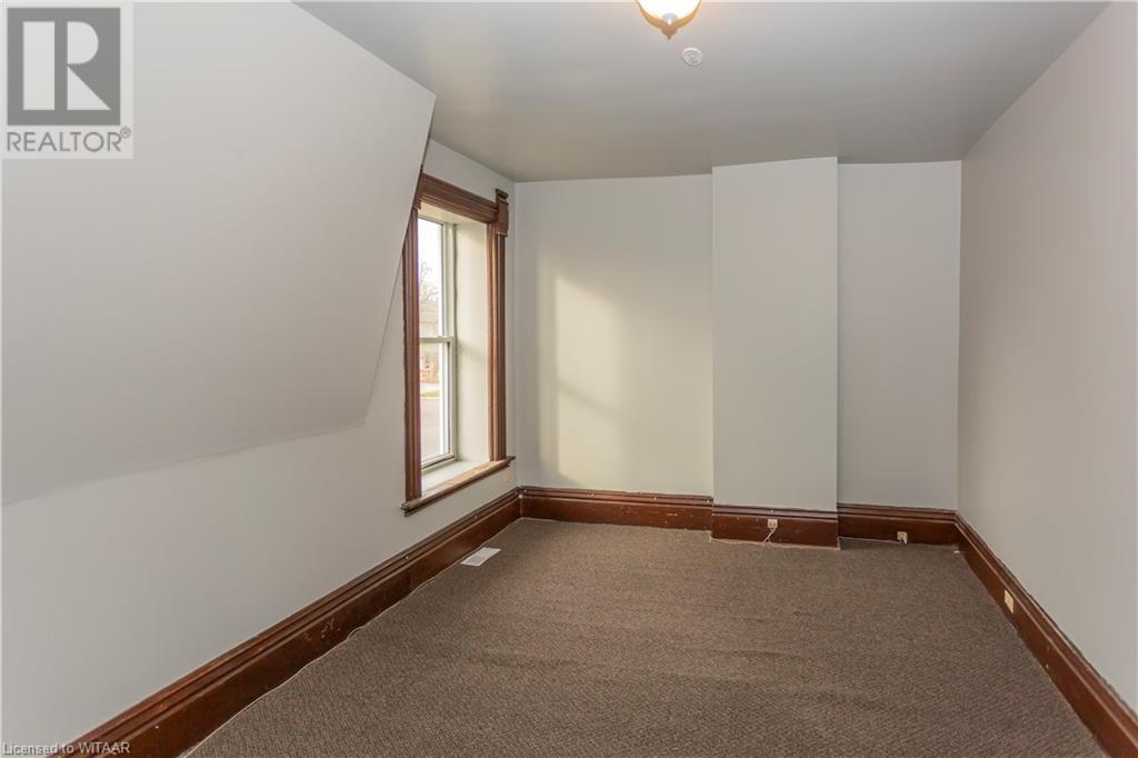 60 Wellington St N/s Street N Property Photo 22