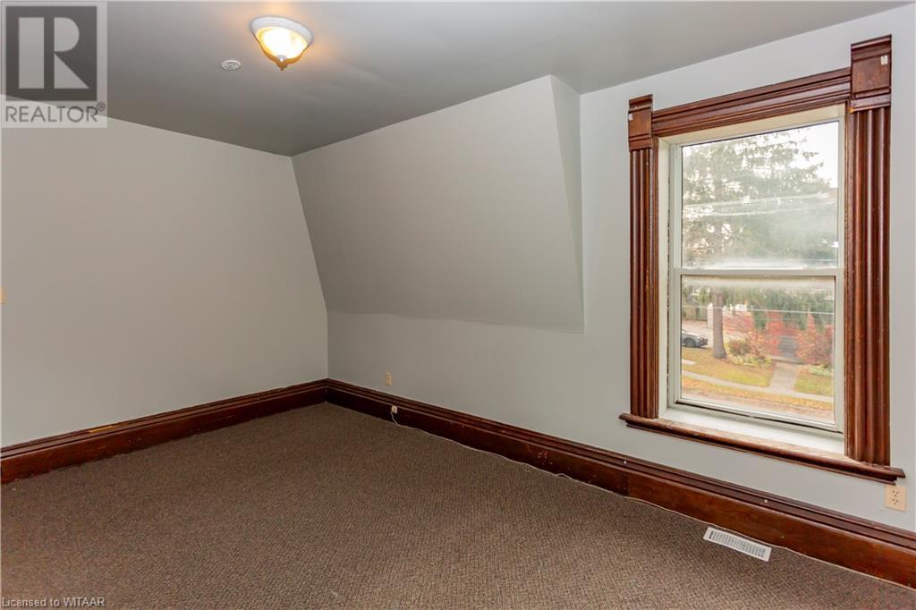 60 Wellington St N/s Street N Property Photo 23