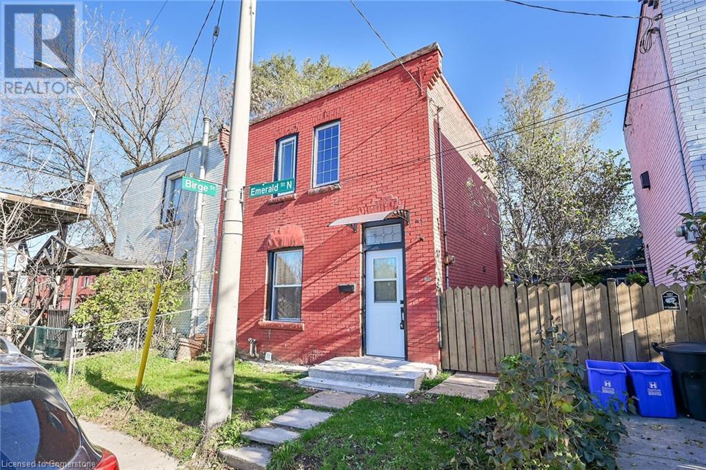 346 Emerald Street N Property Photo