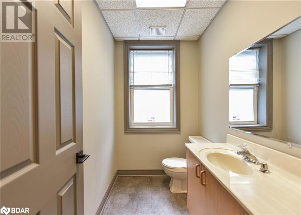 241 West Street N Unit# 2 Property Photo 8