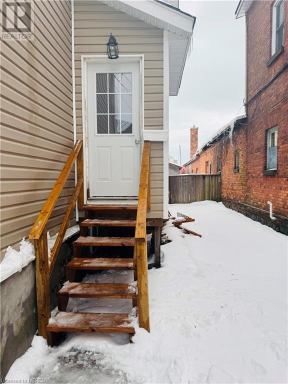 472 First Ave W Property Photo 5